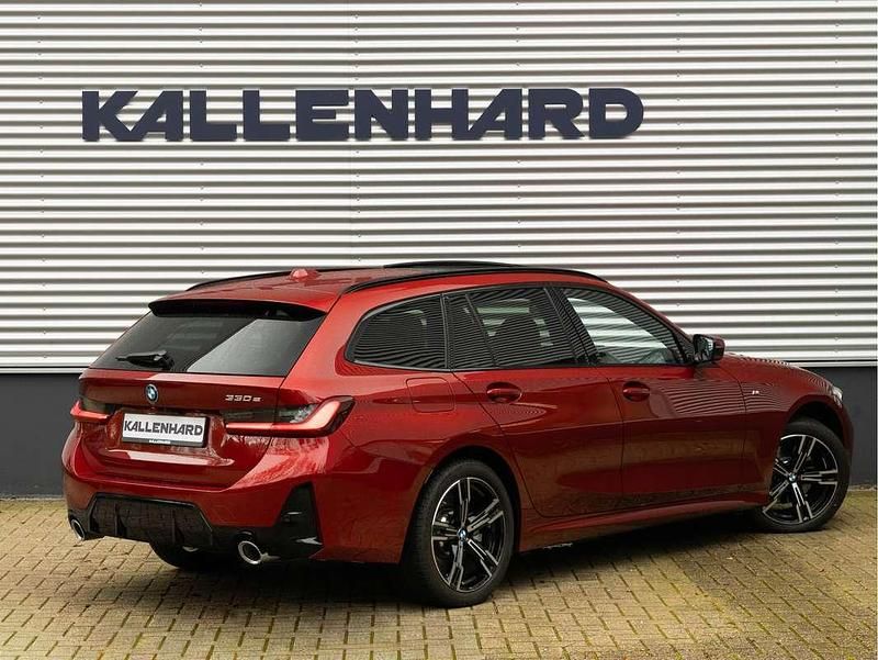 Occasion BMW 330e M Sport 292 PK (214 kW) 2025 Rood Stationwagen