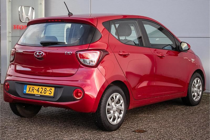Occasion Hyundai i10 Comfort 67 PK (49 kW) 2019 Rood Hatchback