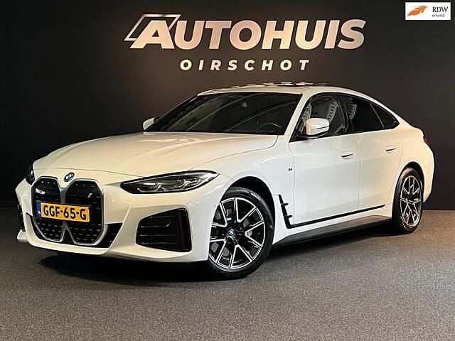 Wit Occasion 2023 BMW i4 Comfort Edition Sedan | € 39.940 (Super prijs) - Afbeelding 1/4