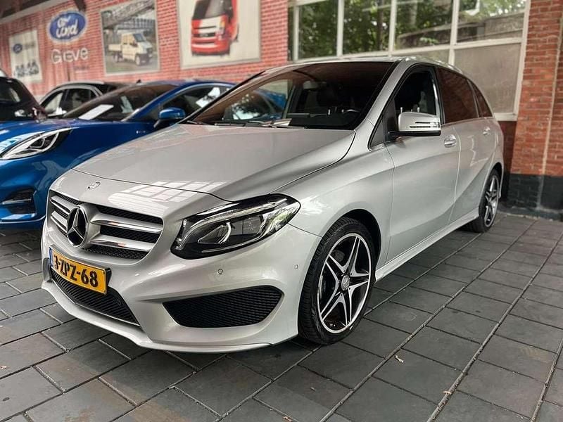 Grijs Gebruikt 2015 Mercedes B180 Ambition MPV | € 16.700 (Eerlijke prijs) - Afbeelding 1/4