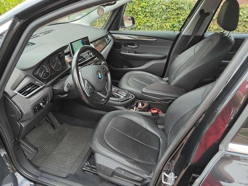 Zwart Gebruikt 2016 BMW 220 Gran Tourer Executive MPV | € 9.900 - Afbeelding 1/4