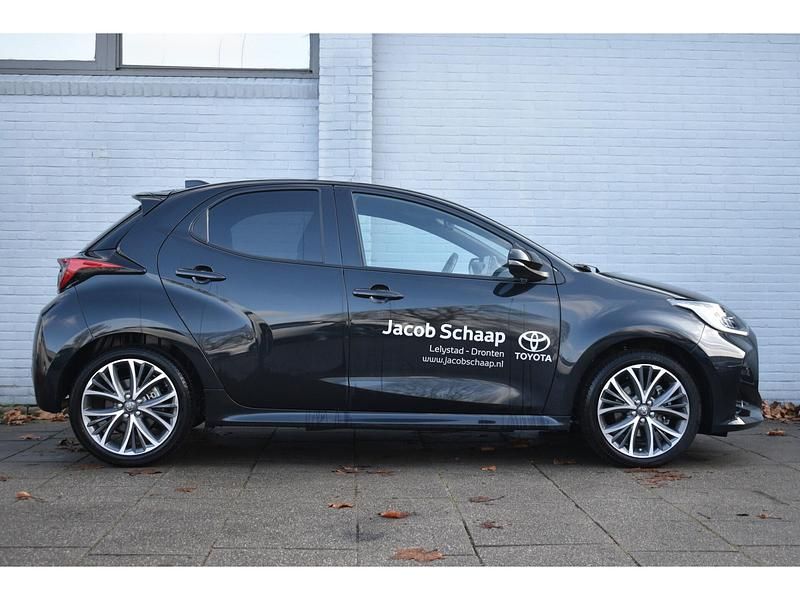 Occasion Toyota Yaris Executive 93 PK (68 kW) 2024 Zwart Hatchback
