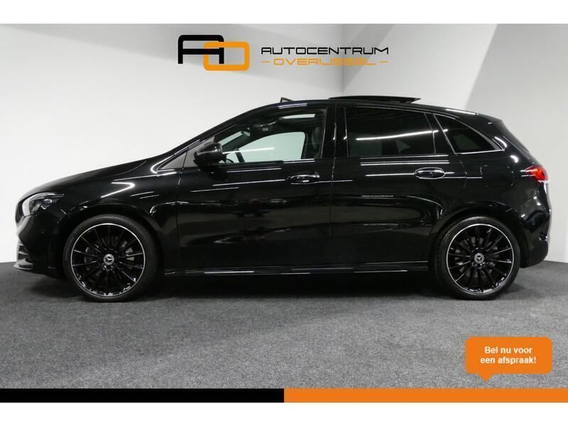 Zwart Gebruikt 2021 Mercedes B250 AMG line MPV | € 33.850 (Eerlijke prijs) - Afbeelding 1/4