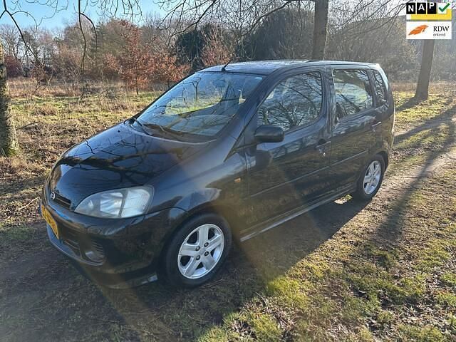 Zwart Occasion 2004 Daihatsu Young Rv MPV | € 1.650 - Afbeelding 1/4
