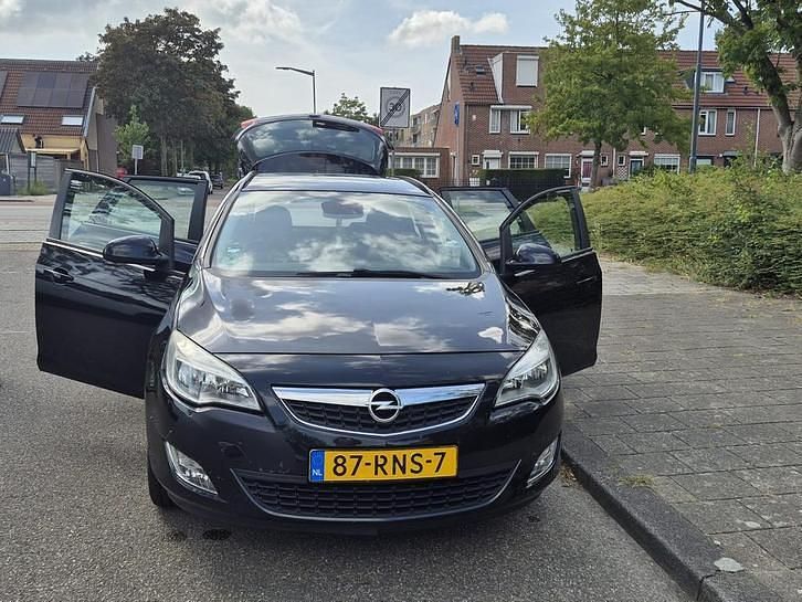 Occasion 2011 Opel Astra Stationwagen | € 2.200 (Goede deal) - Afbeelding 1/4