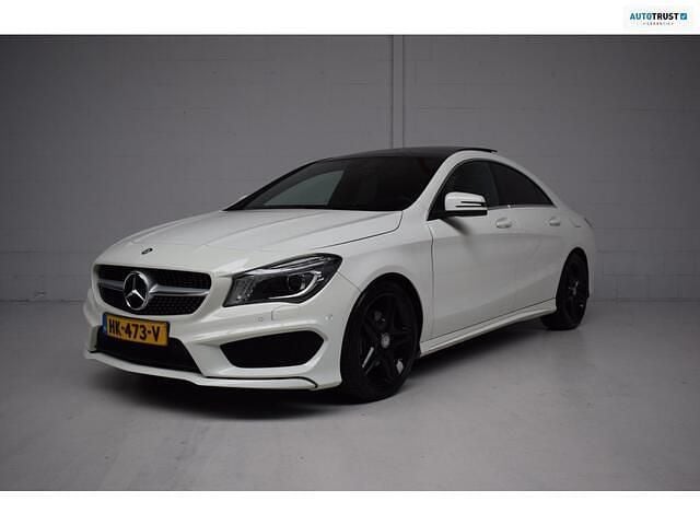 Wit Gebruikt 2014 Mercedes CLA200 AMG Sedan | € 14.945 (Goede deal) - Afbeelding 1/4