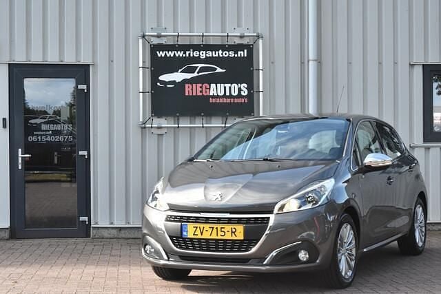 Grijs Gebruikt 2018 Peugeot 208 GT-line Hatchback | € 9.250 (Eerlijke prijs) - Afbeelding 1/4