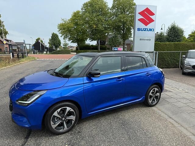 Blauw Gebruikt 2024 Suzuki Swift Style Hatchback | € 21.750 (Iets duurder) - Afbeelding 1/4