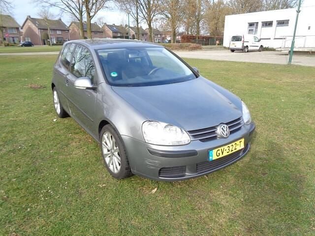 Occasion VW Golf IV 60 PK (44 kW) 2004 Grijs (metallic) Hatchback
