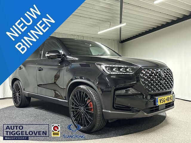 Zwart Gebruikt 2022 Ssangyong (KGM) Rexton Sapphire SUV | € 36.500 - Afbeelding 1/4