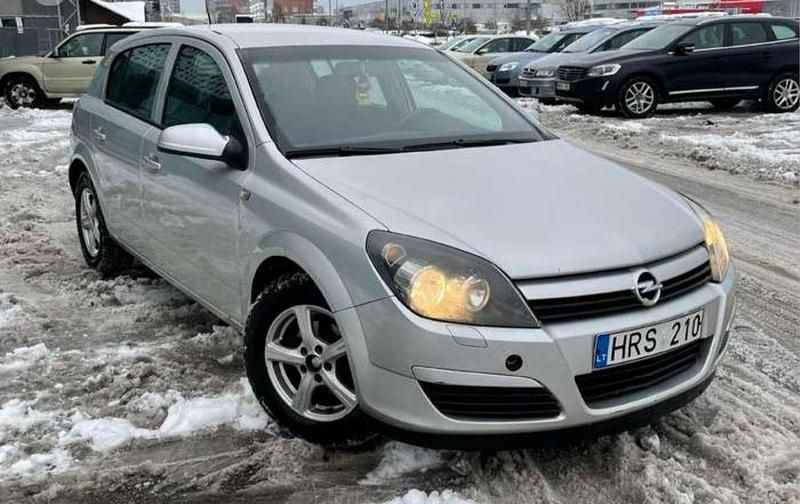 Gebruikt 2005 Opel Astra GTC Sedan | € 1.950 - Afbeelding 1/4