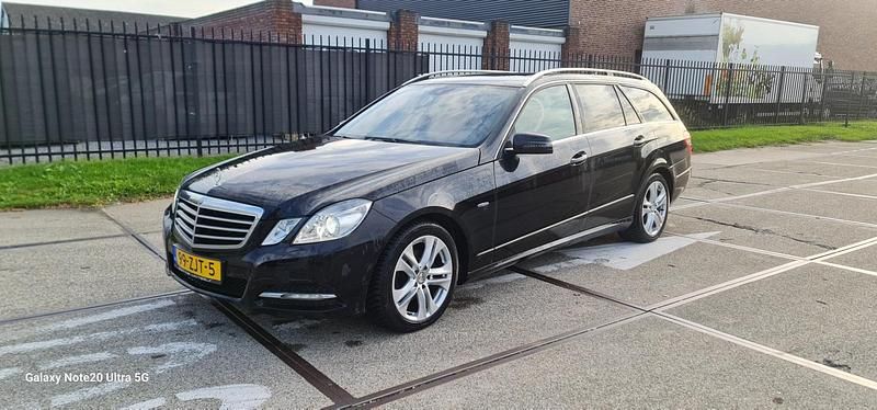Zwart Occasion 2011 Mercedes E220 Avantgarde Stationwagen | € 4.499 (Goede deal) - Afbeelding 1/4