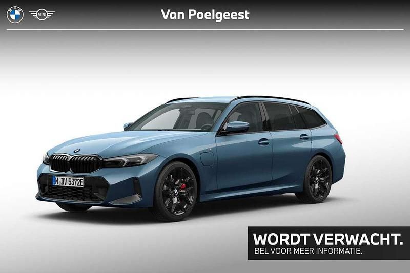 Arctic race blue metallic (blauw metallic) Gebruikt 2025 BMW 330e Stationwagen | € 53.900 (Goede deal) - Afbeelding 1/2