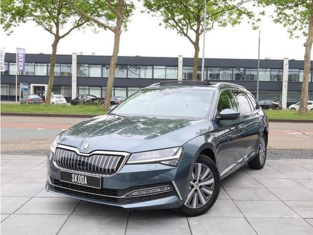 Grijs, metallic lak Gebruikt 2021 Skoda Superb Stationwagen | € 19.950 (Goede deal) - Afbeelding 1/4