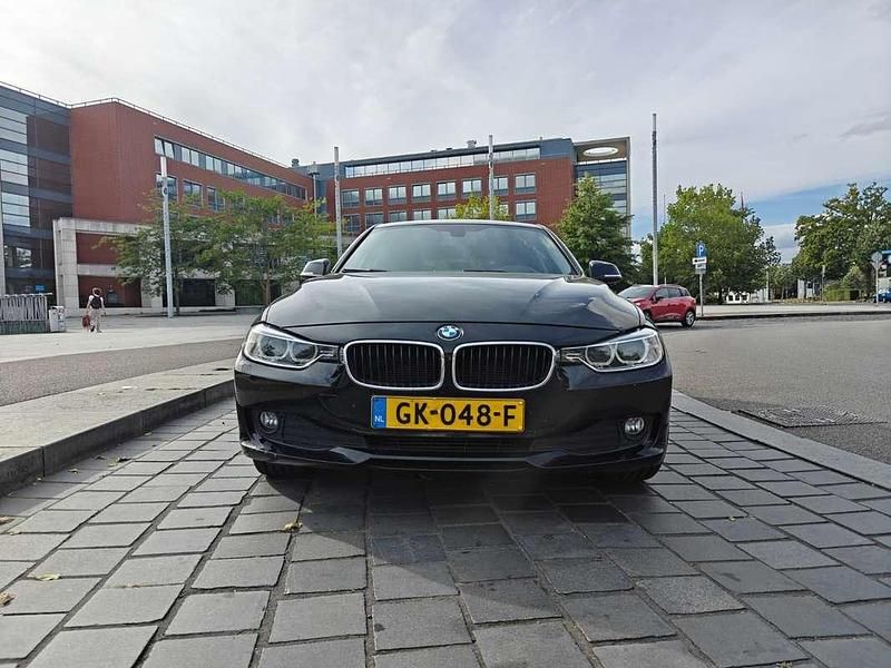 Zwart Gebruikt 2015 BMW 316 Executive Stationwagen | € 11.999 (Duur) - Afbeelding 1/4
