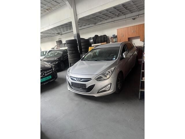Grijs Gebruikt 2011 Hyundai i40 Edition Stationwagen | € 1.950 - Afbeelding 1/4