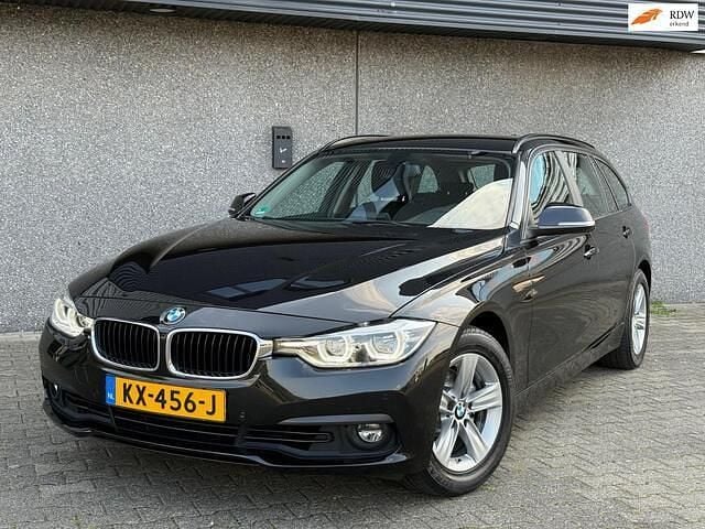 Zwart Gebruikt 2015 BMW 320 Luxury Line Stationwagen | € 14.490 (Super prijs) - Afbeelding 1/4