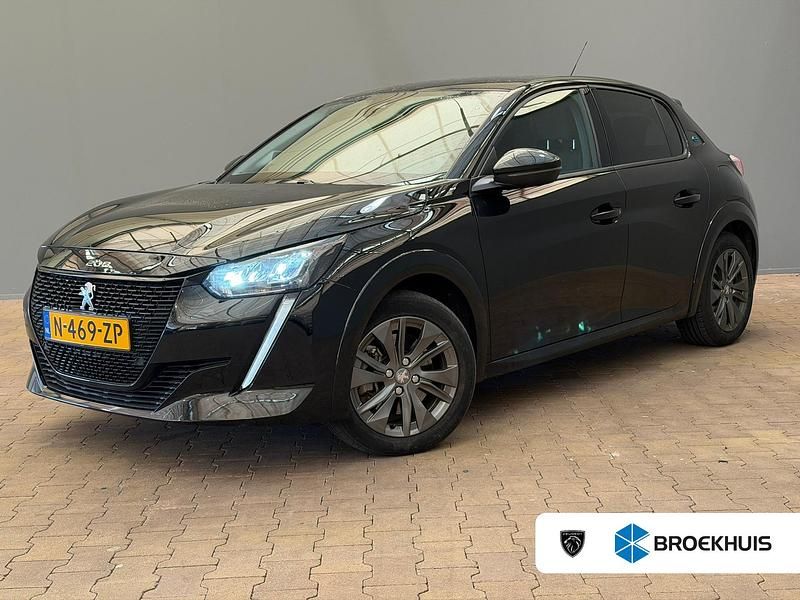 Zwart Occasion 2022 Peugeot e-208 Allure Hatchback | € 17.895 (Eerlijke prijs) - Afbeelding 1/4