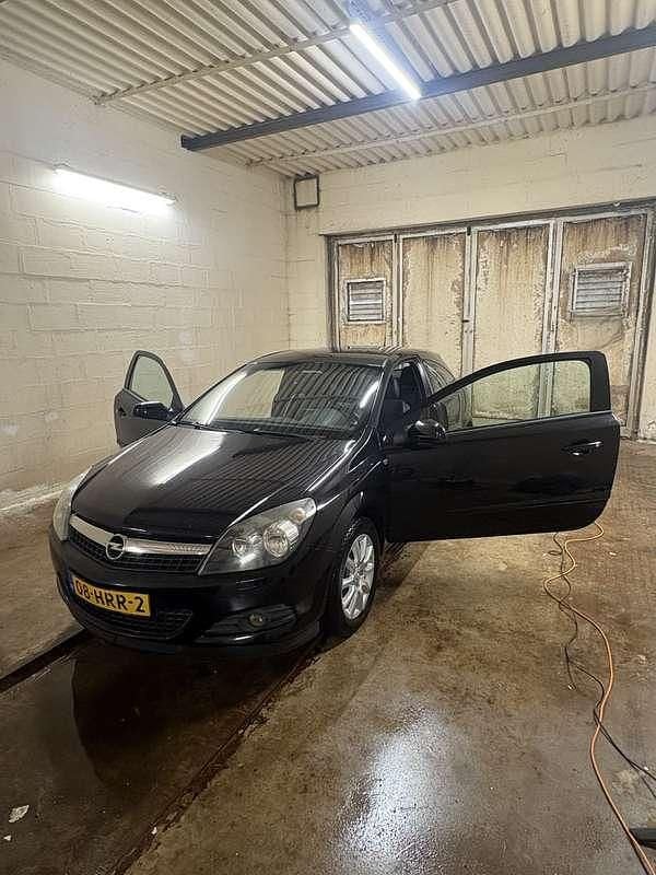 Occasion Opel Astra GTC 140 PK (102 kW) 2009 Zwart Coupé
