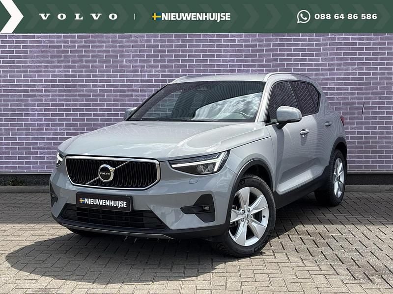 Grijs Gebruikt 2022 Volvo XC40 Core SUV | € 37.899 (Eerlijke prijs) - Afbeelding 1/4