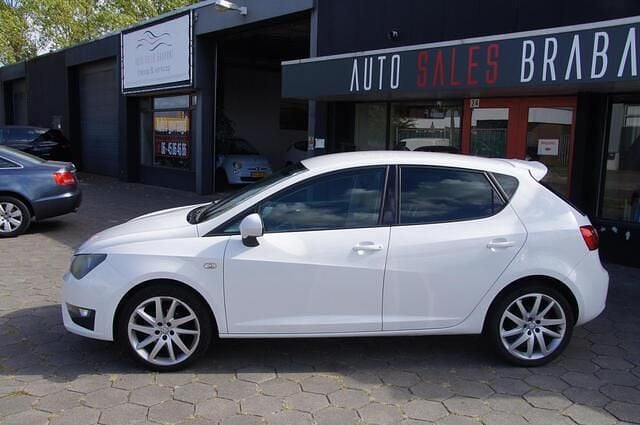 Wit Gebruikt 2012 Seat Ibiza FR Hatchback | € 3.990 (Eerlijke prijs) - Afbeelding 1/4