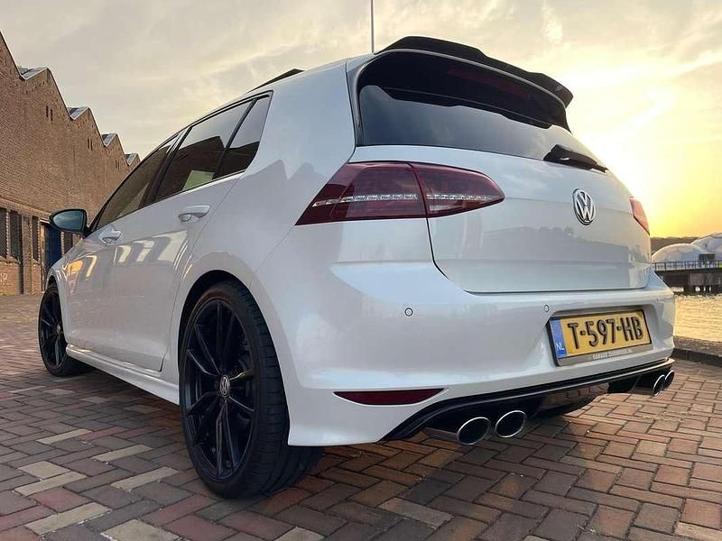 Wit Gebruikt 2015 VW Golf VII R Hatchback | € 22.450 (Eerlijke prijs) - Afbeelding 1/4