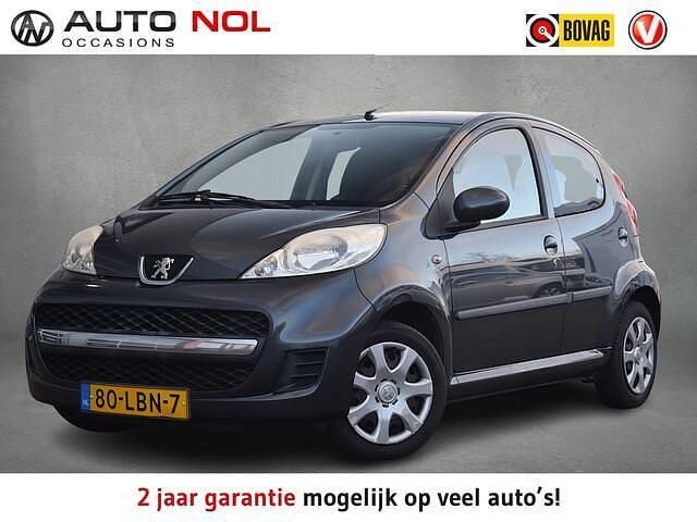 Grijs (metallic) Gebruikt 2010 Peugeot 107 Hatchback | € 2.950 (Eerlijke prijs) - Afbeelding 1/4