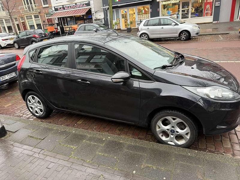 Zwart Occasion 2010 Ford Fiesta Limited Hatchback | € 2.050 (Goede deal) - Afbeelding 1/4