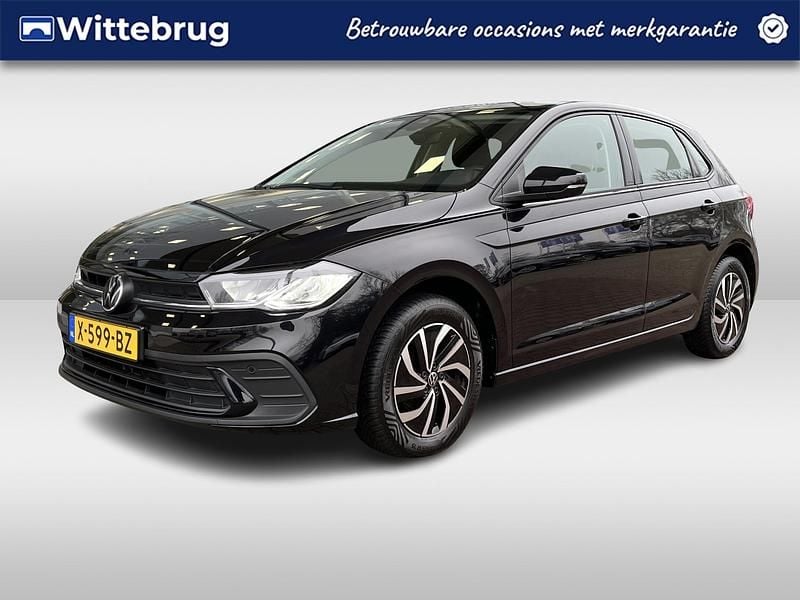 Zwart Occasion 2023 VW Polo Life Hatchback | € 17.750 (Goede deal) - Afbeelding 1/2