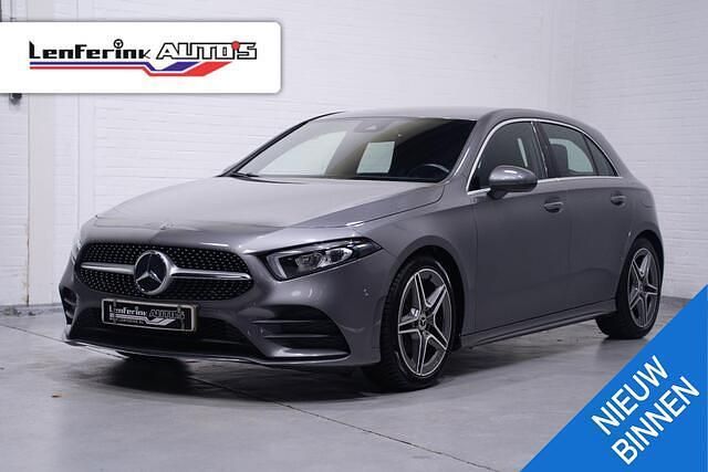 Grijs Gebruikt 2020 Mercedes A180 Business Hatchback | € 29.450 (Duur) - Afbeelding 1/4