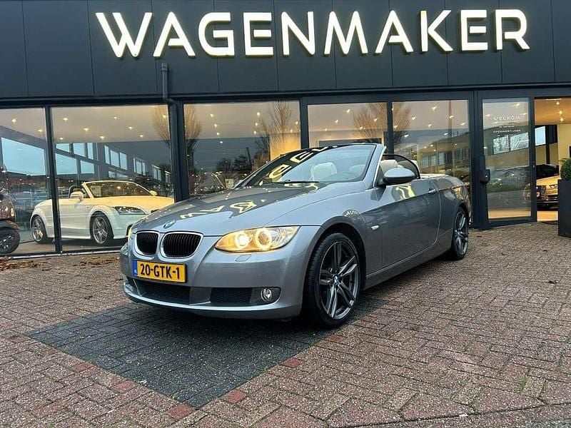 Grijs (metallic) Occasion 2008 BMW 320 Cabriolet Executive Cabriolet | € 8.450 (Goede deal) - Afbeelding 1/4