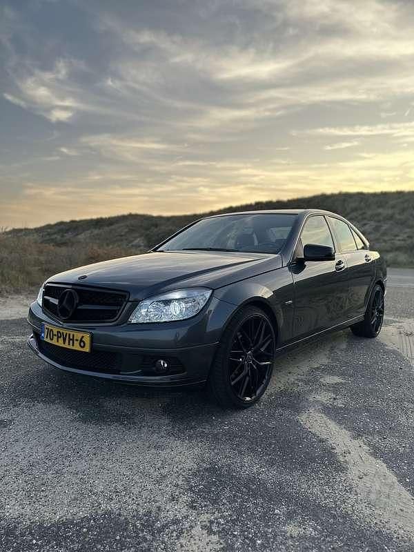 Grijs Gebruikt 2011 Mercedes C180 Sedan | € 7.899 (Eerlijke prijs) - Afbeelding 1/4
