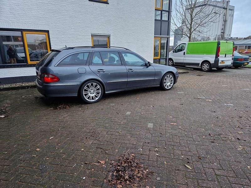 Grijs Gebruikt 2006 Mercedes E280 Avantgarde Stationwagen | € 3.750 (Duur) - Afbeelding 1/2