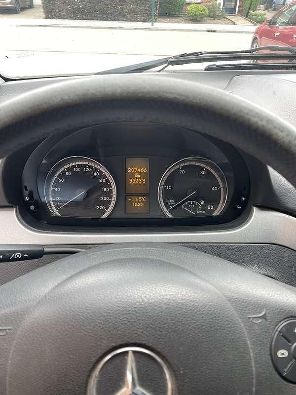 Grijs Gebruikt 2011 Mercedes Vito MPV | € 7.000 (Goede deal) - Afbeelding 1/4