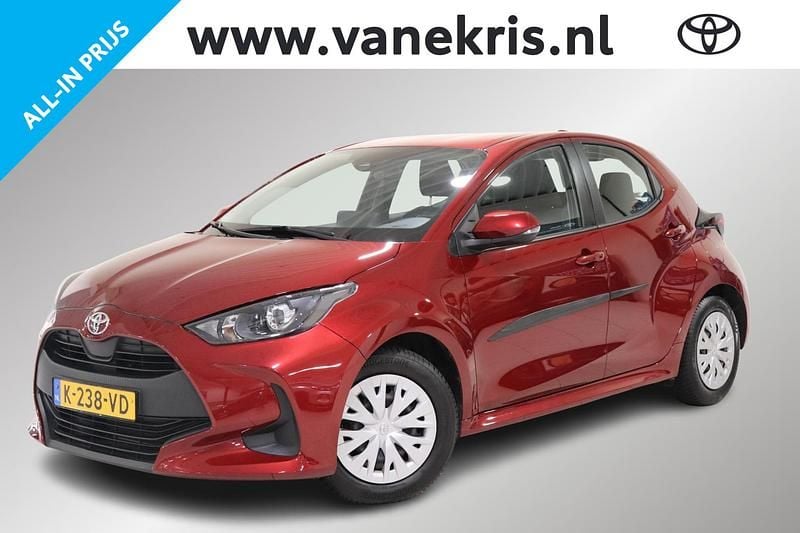 Rood Gebruikt 2021 Toyota Yaris Active Hatchback | € 16.394 (Eerlijke prijs) - Afbeelding 1/4