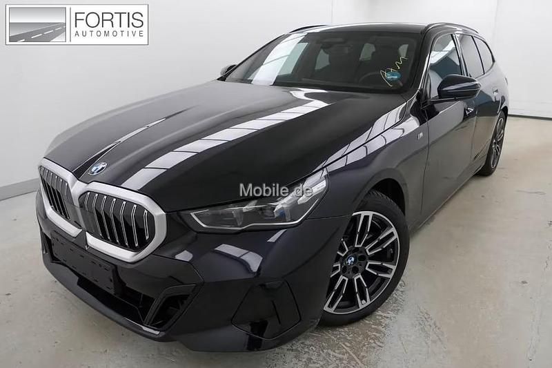 Zwart Gebruikt 2024 BMW 520 M Sport Stationwagen | € 67.895 - Afbeelding 1/4