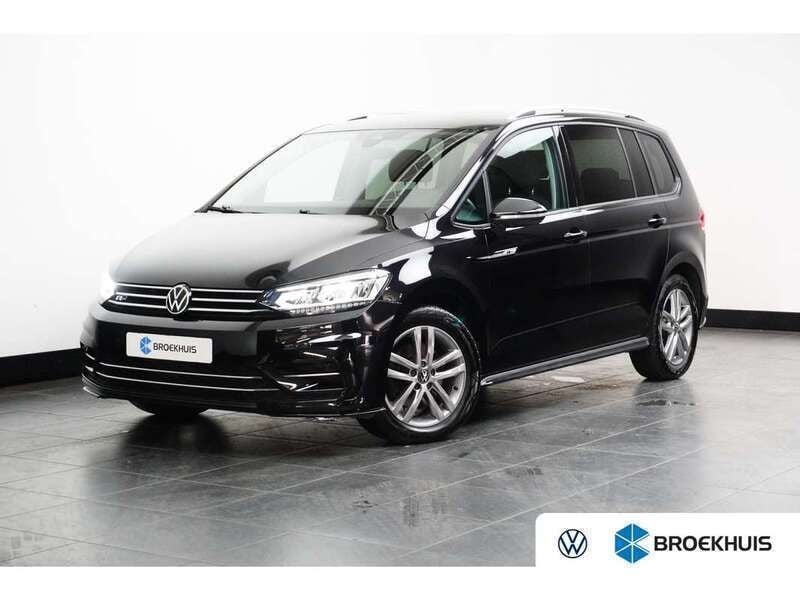 Zwart Gebruikt 2023 VW Touran Highline MPV | € 41.900 (Duur) - Afbeelding 1/4