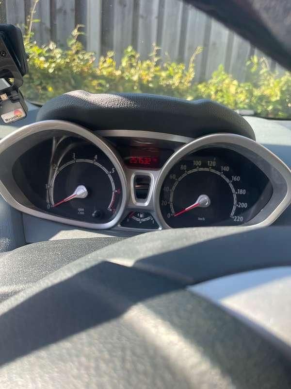 Zilver Gebruikt 2009 Ford Fiesta Titanium Hatchback | € 1.250 (Super prijs) - Afbeelding 1/4