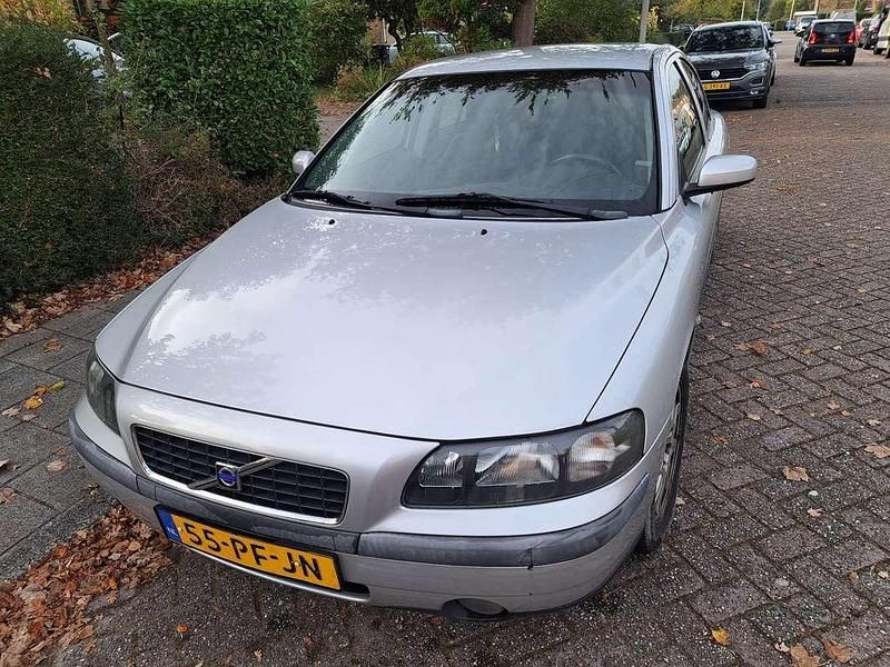 Zilver Gebruikt 2004 Volvo S60 Sedan | € 1.500 (Super prijs) - Afbeelding 1/4