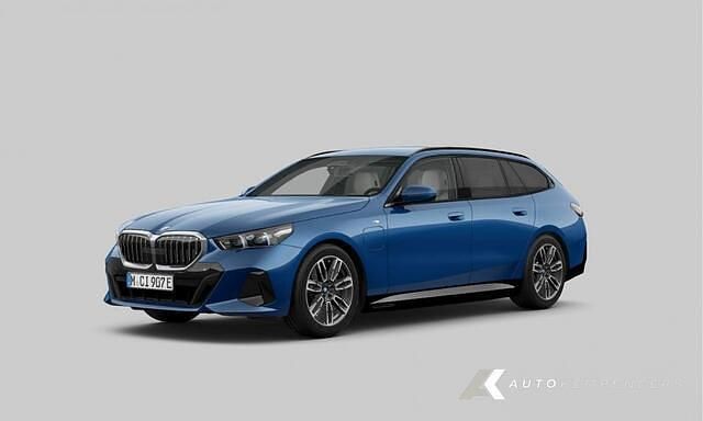 Blauw Gebruikt 2024 BMW 530e M Sport Stationwagen | € 63.950 - Afbeelding 1/4