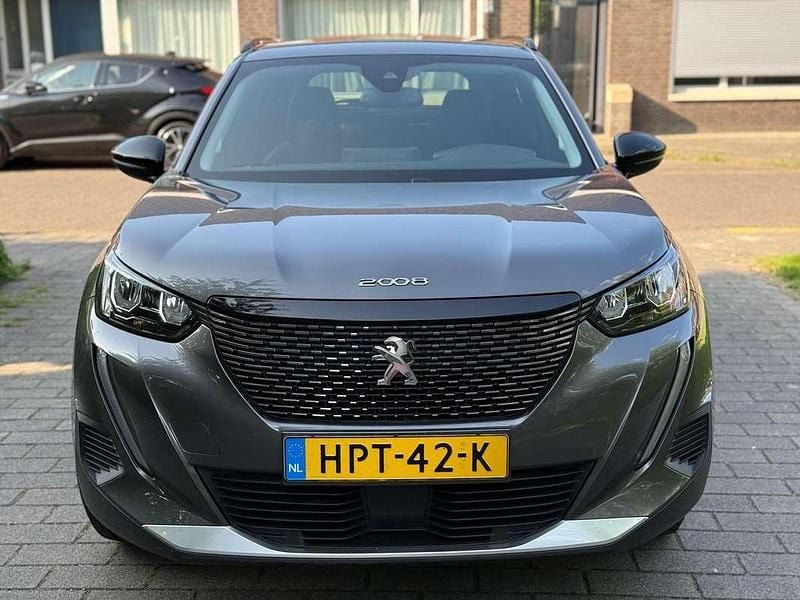 Grijs Gebruikt 2022 Peugeot 2008 Allure SUV | € 17.900 (Super prijs) - Afbeelding 1/4