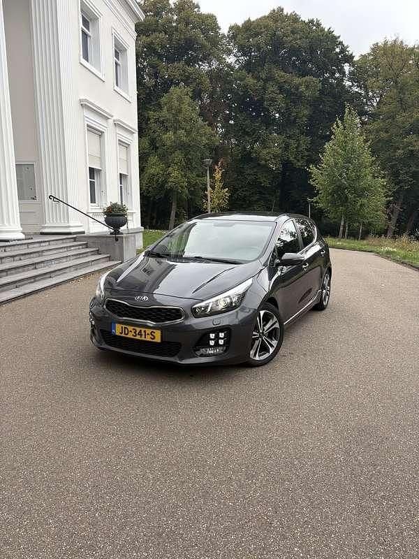 Gebruikt 2016 Kia Ceed GT GT-Line Sedan | € 13.500 - Afbeelding 1/4