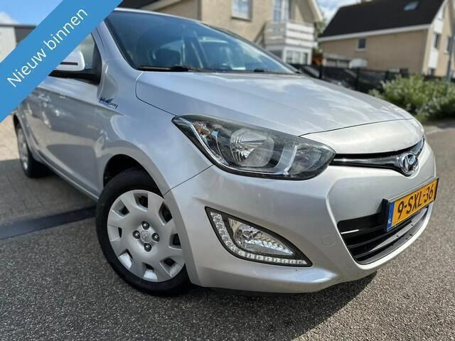 Grijs Gebruikt 2014 Hyundai i20 Hatchback | € 3.850 (Eerlijke prijs) - Afbeelding 1/4