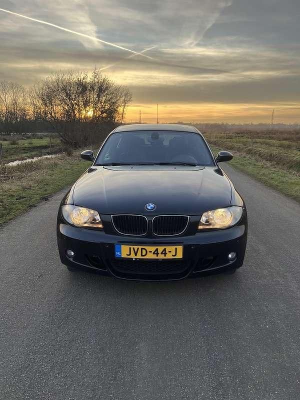 Occasion BMW 118 Sport Line 143 PK (105 kW) 2007 Zwart Hatchback