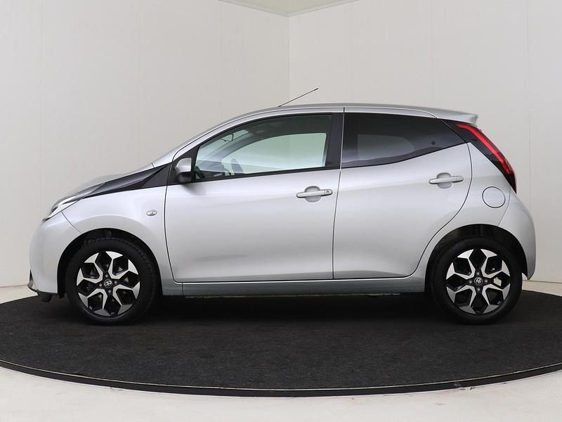 Occasion Toyota Aygo 72 PK (52 kW) 2021 Grijs metallic Hatchback