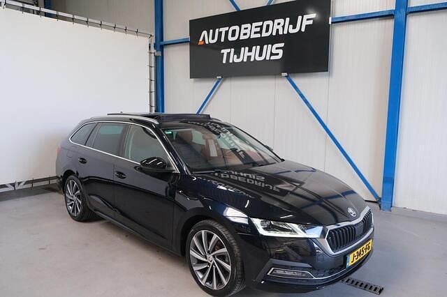 Zwart Occasion 2020 Skoda Octavia First Edition Stationwagen | € 15.600 (Eerlijke prijs) - Afbeelding 1/4