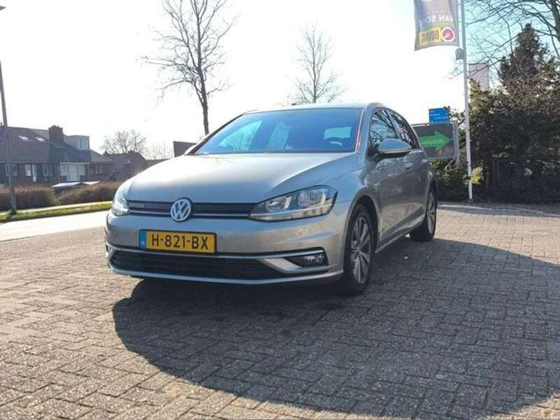 Zilver Gebruikt 2020 VW Golf VIII Comfortline Hatchback | € 19.500 (Iets duurder) - Afbeelding 1/4