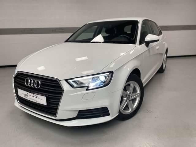 Wit Gebruikt 2017 Audi A3 Sportback Sport Sedan | € 17.999 (Iets duurder) - Afbeelding 1/4