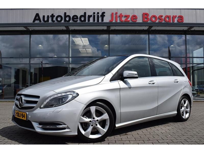 Grijs Gebruikt 2014 Mercedes B180 Ambition MPV | € 15.950 (Eerlijke prijs) - Afbeelding 1/4