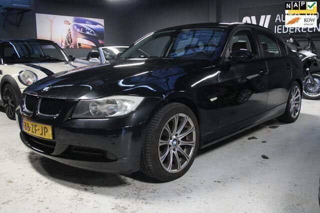 Zwart Gebruikt 2008 BMW 318 Executive Sedan | € 6.499 (Eerlijke prijs) - Afbeelding 1/4